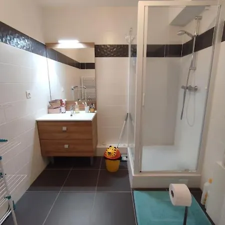 Charming And Secure Fully-equipped Close To Paris